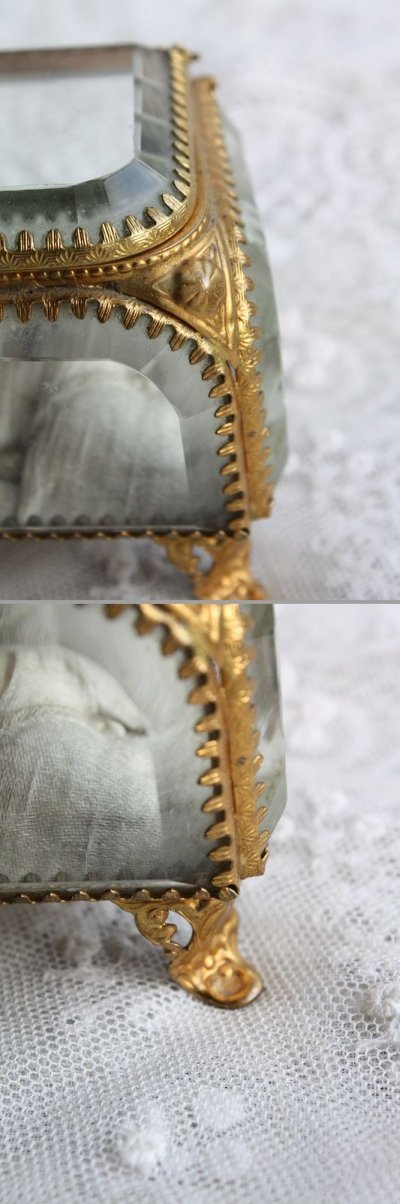 画像2: 王冠のような珍しい形状　美品　フランス製　アンティーク　ガラス　ジュエリーボックス　厚いガラス＆真鍮　シルククッション付