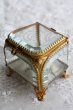 画像1: 王冠のような珍しい形状　美品　フランス製　アンティーク　ガラス　ジュエリーボックス　厚いガラス＆真鍮　シルククッション付 (1)