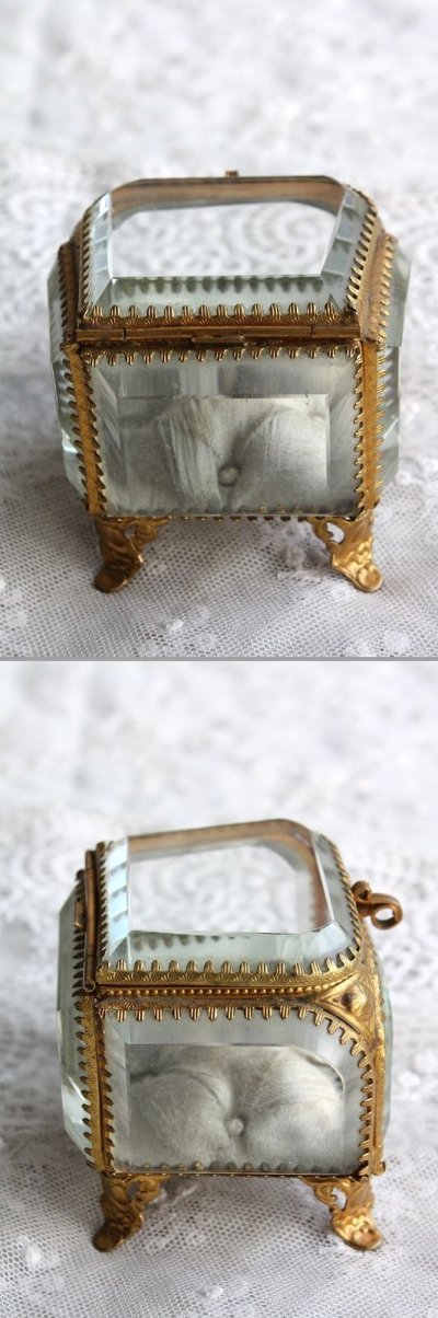 画像1: 王冠のような珍しい形状　美品　フランス製　アンティーク　ガラス　ジュエリーボックス　厚いガラス＆真鍮　シルククッション付
