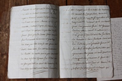 画像1: 1800年代　フランスの古文書　アンティーク・マニュスクリ　枯れたインク　美しい手書き文字　2種類　2枚　8ページ