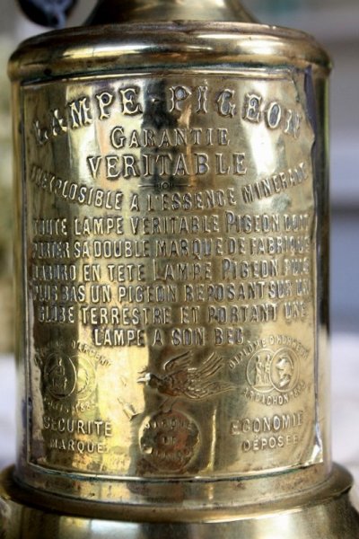 画像3: 希少なエンボスロゴ　1800年代後期　フランス製　PARIS　ピジョン　アンティーク　オイルランプ　真鍮タンク　点灯テスト済　高24.5ｃｍ