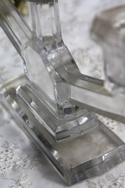 画像2: 希少　1900年代初期　フランス製　アンティーク　アールデコ　厚いガラスの蝋台　キャンドルスタンド　幅23ｃｍ　707ｇ　お勧めの逸品！