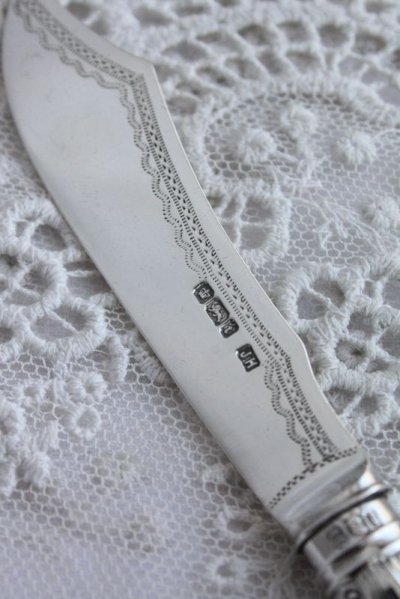 画像3: 美品　1901年　英国シェフィールド　エドワーディアン　アンティークシルバー　ボーンハンドル　純銀製　バターナイフ　16.1ｃｍ