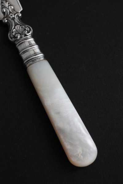 画像2: 美品　1900年　英国バーミンガム　エドワーディアン　アンティークシルバー　マザーオブパール　純銀製　バターナイフ