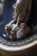 画像4: 希少　1900年代初期　フランス製　アンティーク　マリア像　枯金彩装飾　ガラスドーム楕円額　メダイヨン　レリーフ　34×28ｃｍ (4)