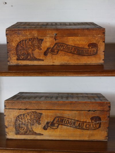 画像1: お買い得　フランス製　アンティーク　AMIDON AU CHAT　ネコの大きな木箱　可愛く大きな猫ロゴ　39.5×25.0×H 15.0ｃｍ