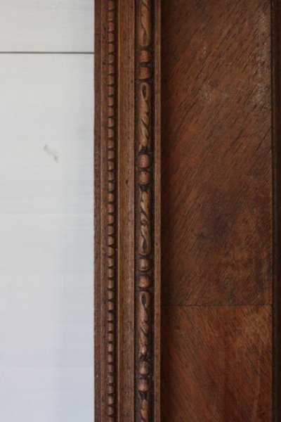 画像2: お勧めの逸品　フランス製　アンティーク　大きなオーク材の木製額　トップはリボンの飾り彫刻　内枠はビーズ彫り　55.4×45.0cm