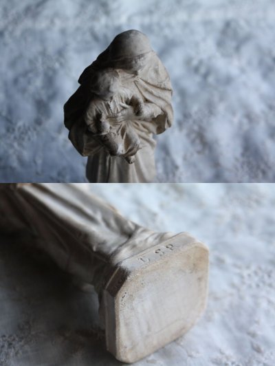 画像1: 1900年代初期　フランス製　アンティーク　幼いキリストを抱く聖母マリア像　小ぶりな石膏製　全高 21.6cm　377g