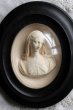 画像1: 1800年代後期 フランス製 サルヴァトーレ・マルキ作 「喜びの聖母 マリア」 アンティーク 黒木楕円額 ガラスドーム (1)