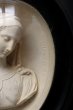 画像5: 1800年代後期 フランス製 サルヴァトーレ・マルキ作 「喜びの聖母 マリア」 アンティーク 黒木楕円額 ガラスドーム (5)