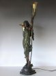 画像8: オーギュスト・モロー作 ブロンズ彫刻女神像 アールヌーヴォー 2灯ランプ ファブリルシェード 全高75cm (8)