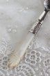 画像5: 1901年 英国アンティーク シルバー 純銀製 マザーオブパール ジャムスプーン 白蝶貝ハンドル 極美品 (5)