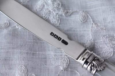 画像1: 美品　1915年　英国シェフィールド　マザーオブパール　美しい飾り加工ハンドル　純銀製　レターナイフ　17.2ｃｍ