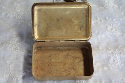 画像2: 希少　1914年製　英国メアリー王女からのクリスマスプレゼント　枯れた　アンティーク真鍮缶　（イギリス製）