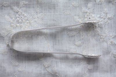 画像3: 美品　英国アンティークシルバー　人気のシェル＆ブライトカット　純銀製　シュガートング　10.7ｃｍ　1900年　シェフィールド製