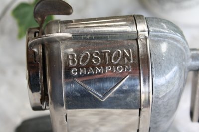 画像1: お買い得　ＵＳＡビンテージ　BOSTON　CHAMPION　ペンシルシャープナー　鉛筆削り　古い手動式ならではの存在感！