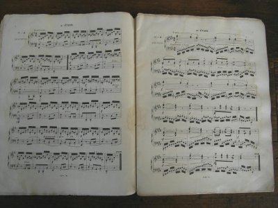 画像1: 1900年代初期　フランス　PARIS製　アンティーク　楽譜　全21ページ　枯れた古い紙の楽譜