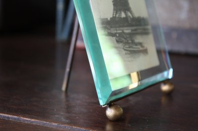 画像3: 美品　1900年代初期　フランス製　アンティーク　大型　リボンフォトフレーム　厚いガラスに　真鍮製モチーフ　高21ｃｍ