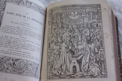 画像2: 1896年　フランス製　アンティーク聖書（ミサ聖典）　MISSEL  ROMAIN　皮表装　15.1 × 12.2 × 3.5ｃｍ　500ページ以上