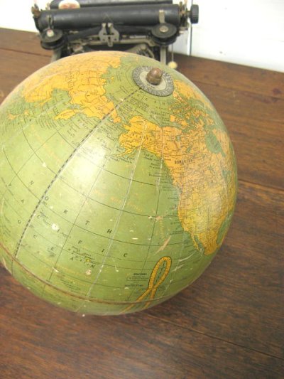 画像2: 　1930年代　アメリカ製　TERRESTRIAL GLOBE アンティーク地球儀　枯れた木製台座＆グローブが素敵です