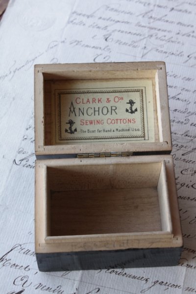 画像1: アンティーク　スミレのモシュリンヌ小箱　すずかけの木　8.0×5.7×4.6ｃｍ　1900年代初期　スコットランド製