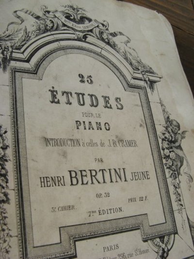 画像3: 1900年代初期　フランス　PARIS製　アンティーク　楽譜　全21ページ　枯れた古い紙の楽譜