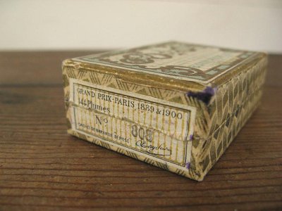 画像1: 1900年代初期 フランス製　PARIS　古いニブペンBOX ＆ ペン先多数 6.8×4.5×2.0ｃｍ