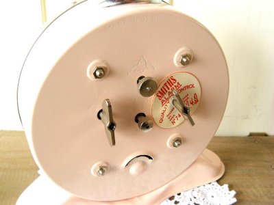 画像1: 1956年製　英国スミス社「ＳＭＩＴＨＳ」ベイビーピンクの目覚まし時計　ボックス付属（新品）