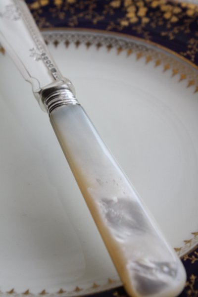 画像2: 極美品　ヴィクトリアン　アンティークシルバー　マザーオブパール　純銀製　希少な大型チーズナイフ　1886年　英国バーミンガム　21ｃｍ