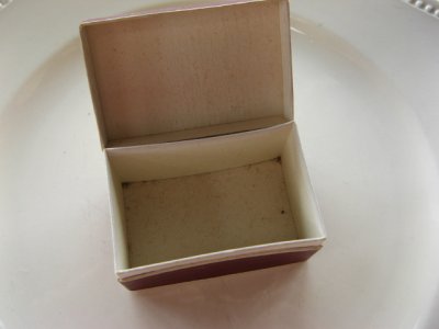 画像2: フランス製 枯れたラベル古い小箱　5.8×3.7×H3.0ｃｍ 小物入れに！