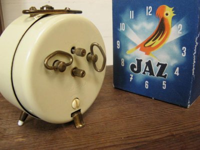 画像2: 美品★1960年代・フランス製　JAZ　アイボリー 目覚まし時計 鳥のマークがキュート　完動品！