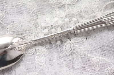 画像2: 美品　1905年　英国ロンドン製　クイーンアン　パターン（Queen Anne）アンティークシルバー　純銀製　ティースプーン