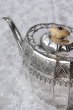 画像2: お買い得　1800年代　イギリス製　アンティーク　ヴィクトリアン　ティーポット（5カップ）　シルバープレート製　649ｇ (2)