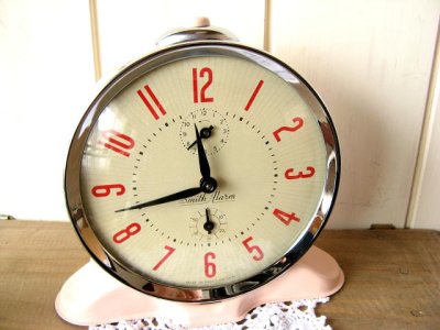 画像2: 1956年製　英国スミス社「ＳＭＩＴＨＳ」ベイビーピンクの目覚まし時計　ボックス付属（新品）