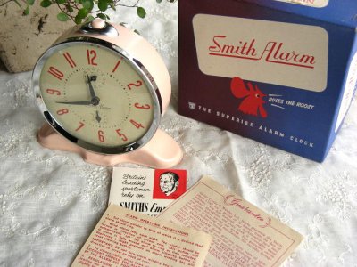画像3: 1956年製　英国スミス社「ＳＭＩＴＨＳ」ベイビーピンクの目覚まし時計　ボックス付属（新品）