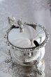 画像1: 鏡面の極美品　1910年　英国バーミンガム製　アンティークシルバー　純銀製　猫脚＆小花象嵌　マスタードポット　ガラスポット付　101ｇ (1)