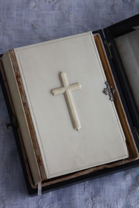 お買い得 希少な箱入り 1858年 フランス製 アンティーク聖書