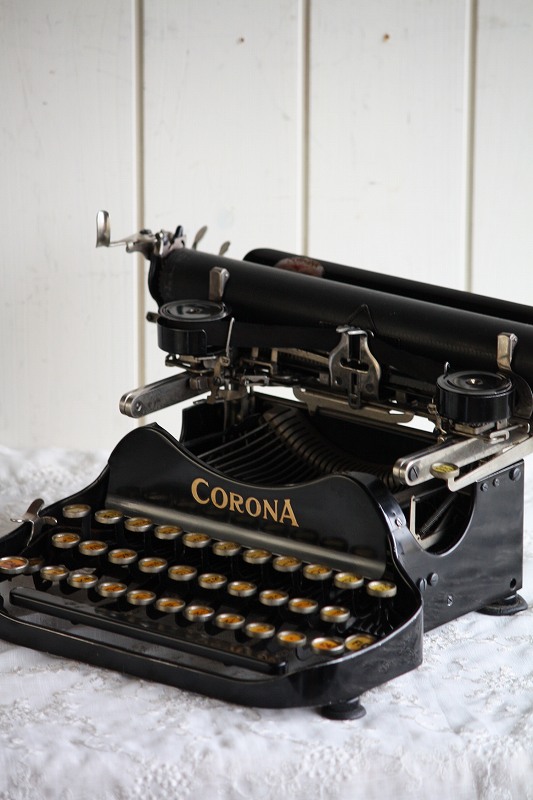 希少な完働美品 アンティーク タイプライター 歴史的名機 コロナ3