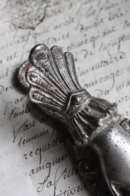 1900年代初期 フランス製 アンティーク 貴婦人の手 指先には蝶！ 枯れ