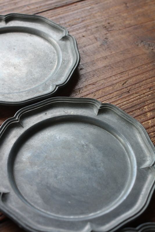 1900年代中期 フランス製 ビンテージ 花リムの鋳造アルミプレート 豆皿