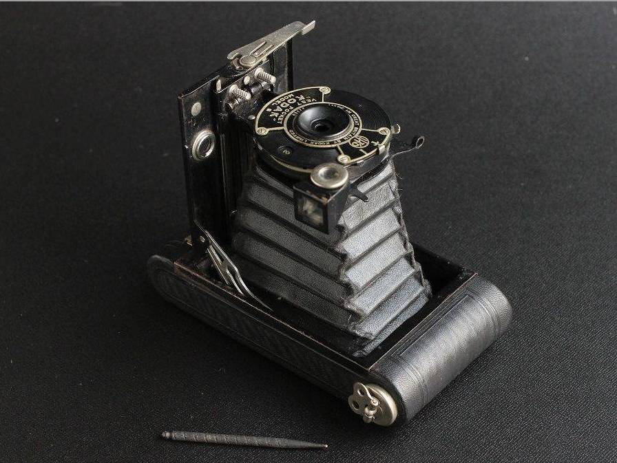 1920年代 ジョージ マロリー愛用のカメラ Vest Pocket Kodak Model B 「エヴェレスト 神々の山嶺」登場 - ノッティン  アンティークス