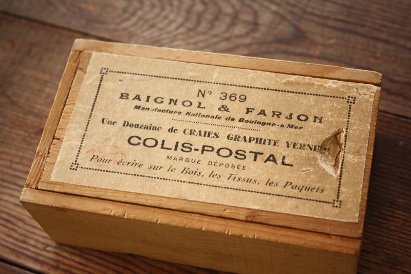 1900年代初期 フランス製 枯れたラベルの小さな木箱 チョークの入って