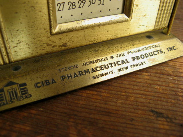 アンティーク 卓上カレンダー 古い真鍮が素敵です！ 1940年代 アメリカ製